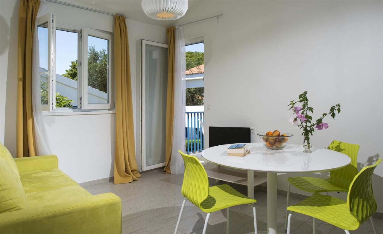Aminess Vival Port9 Residence Korcula Town Bagian luar foto