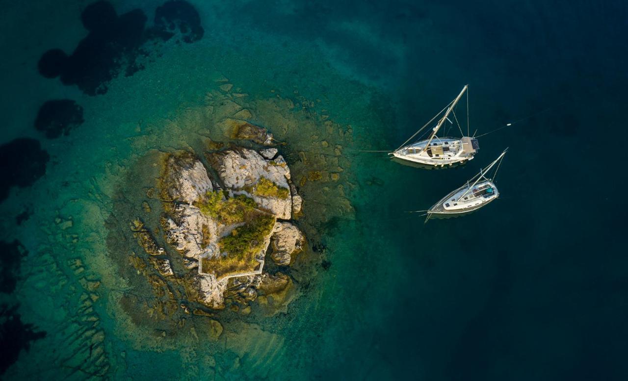 Aminess Vival Port9 Residence Korcula Town Bagian luar foto