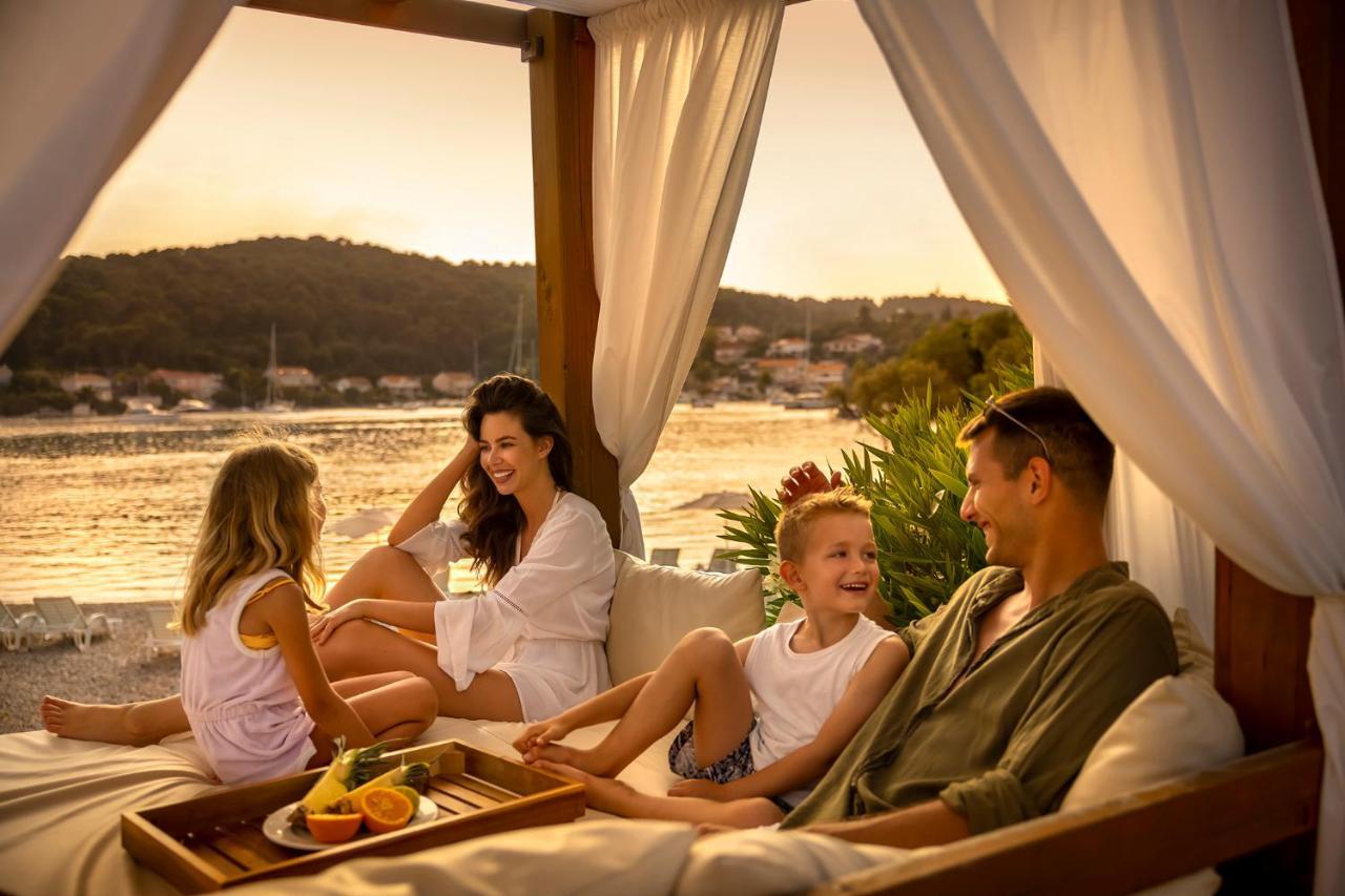 Aminess Vival Port9 Residence Korcula Town Bagian luar foto