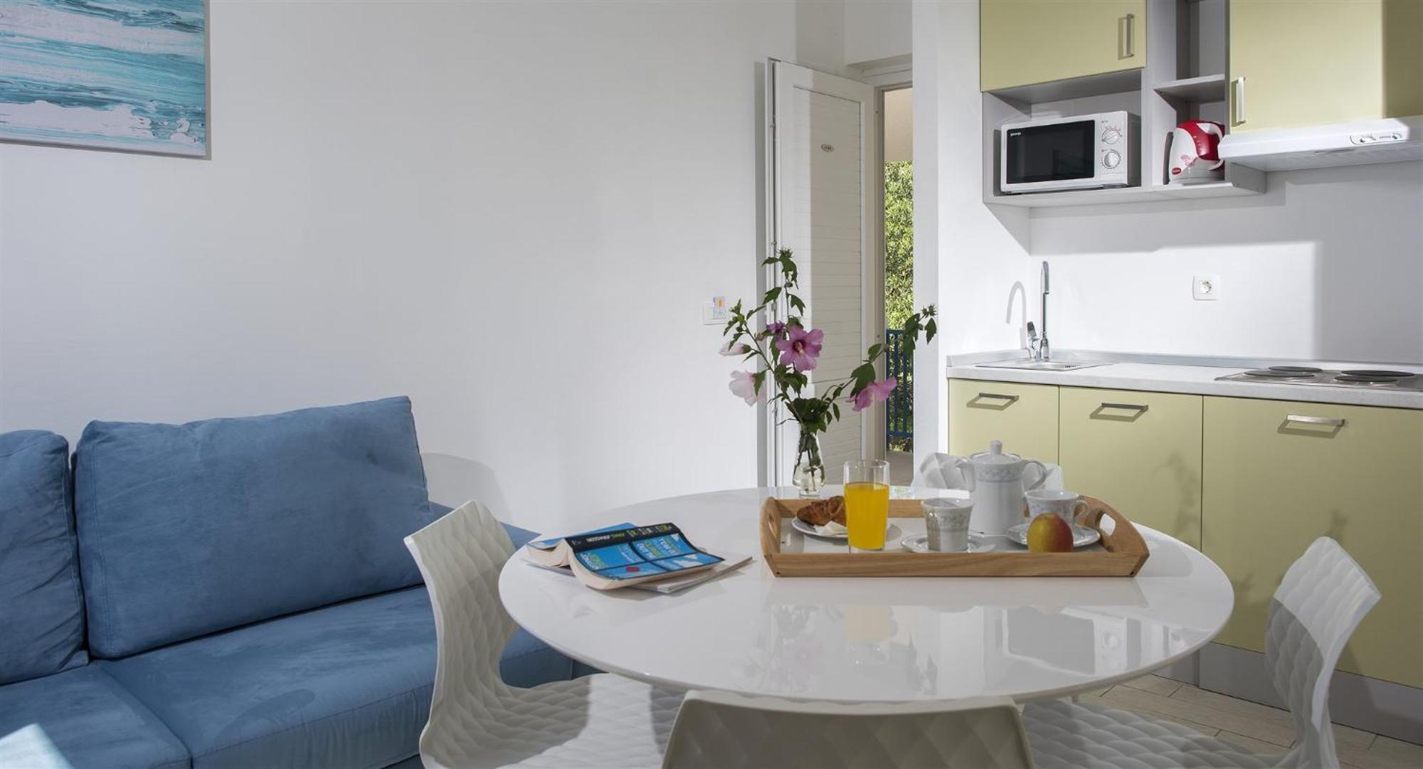 Aminess Vival Port9 Residence Korcula Town Ruang foto