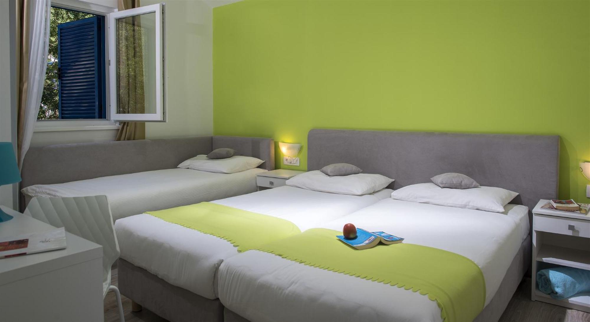 Aminess Vival Port9 Residence Korcula Town Ruang foto