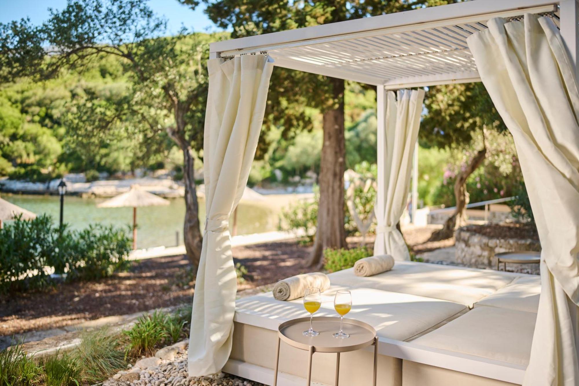 Aminess Vival Port9 Residence Korcula Town Bagian luar foto