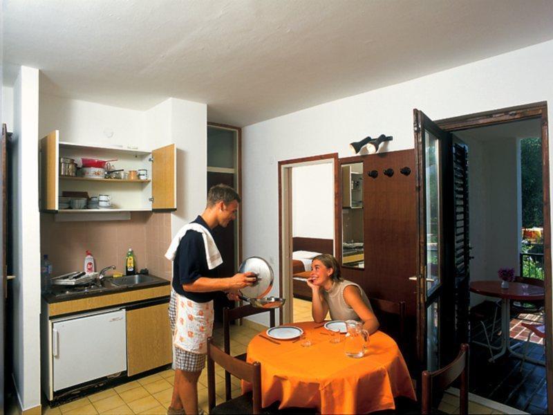 Aminess Vival Port9 Residence Korcula Town Bagian luar foto